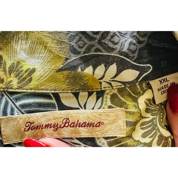 TOMMY BAHAMA Men's Size XXL -
Floral Print 100% Silk Hawaiian
Shirt - Picture 6 of 9